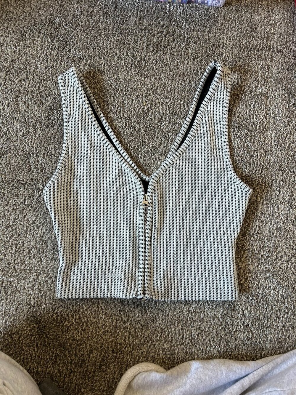 Zara - Zip-up Crop Top